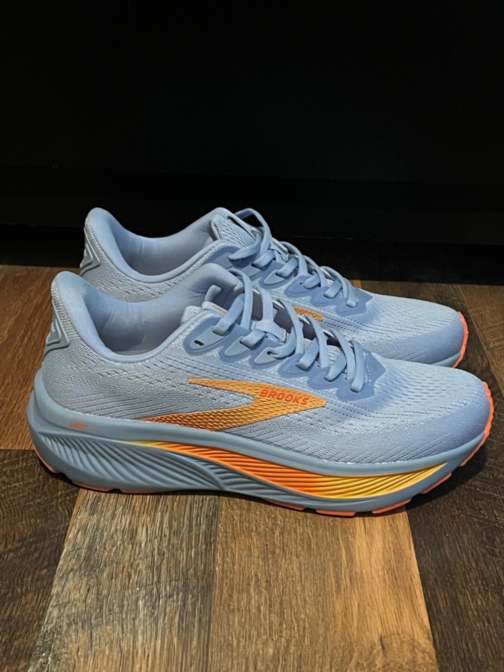 BRAND NEW Women’s Size 8 Brooks Ghost 17 Pale Blue Sneakers with Orange Logo - Picture 7 of 15